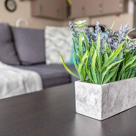 2 Bed & 2 Bath Cosy Apartment Slough- Free Parking Dış mekan fotoğraf
