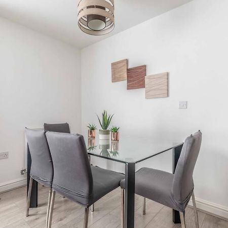 2 Bed & 2 Bath Cosy Apartment Slough- Free Parking Dış mekan fotoğraf