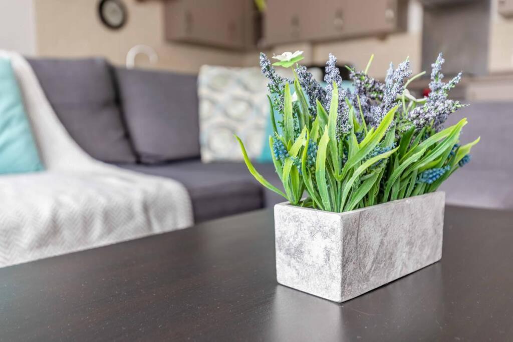 2 Bed & 2 Bath Cosy Apartment Slough- Free Parking Dış mekan fotoğraf