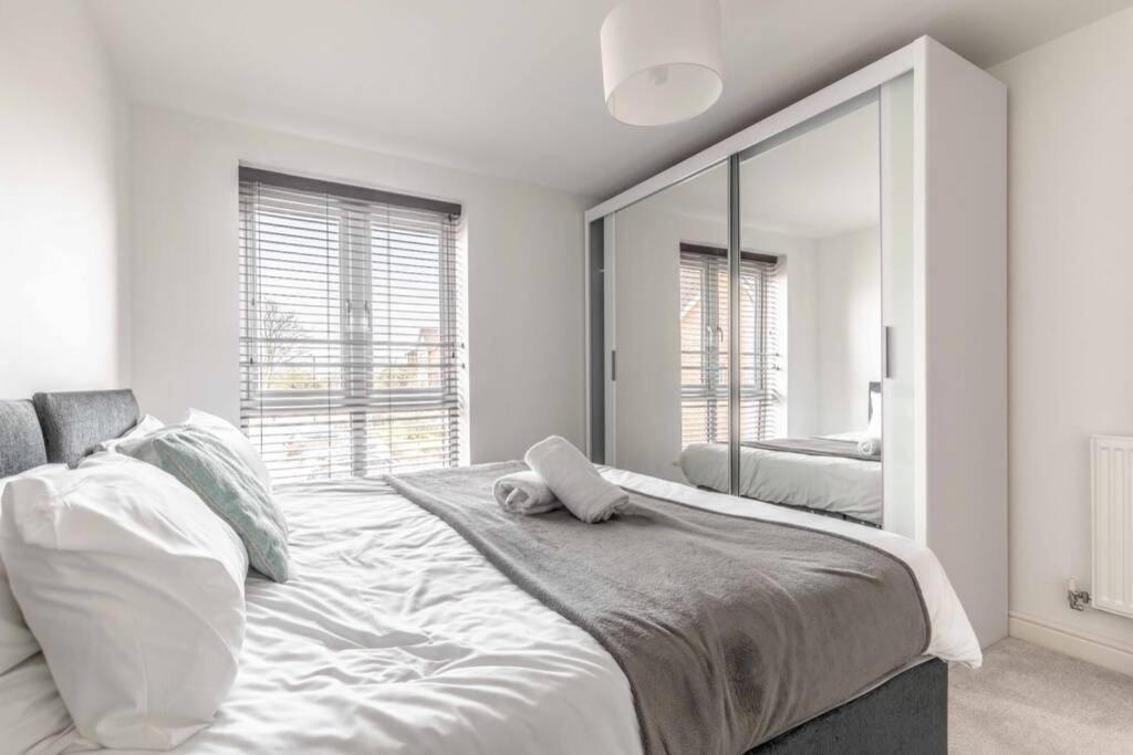2 Bed & 2 Bath Cosy Apartment Slough- Free Parking Dış mekan fotoğraf